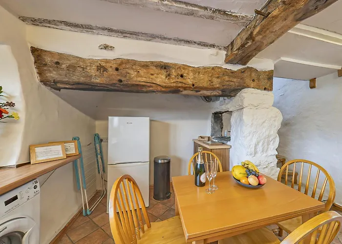 Beautiful 16Th Century Ty Cerrig Cottage, Set In Stunning Grounds With Great Views
