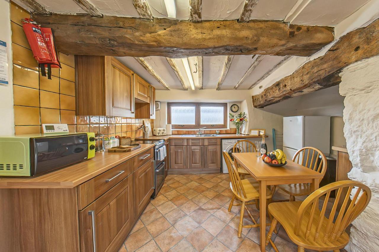 Beautiful 16th Century Ty Cerrig Cottage, Set In Stunning Grounds With Great Views Сasa de vacaciones Corwen