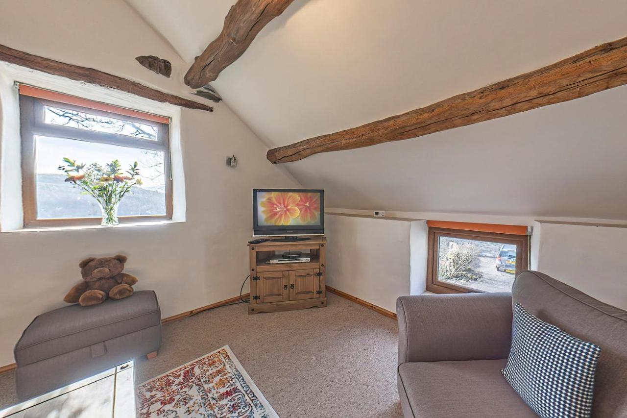 Beautiful 16th Century Ty Cerrig Cottage, Set In Stunning Grounds With Great Views