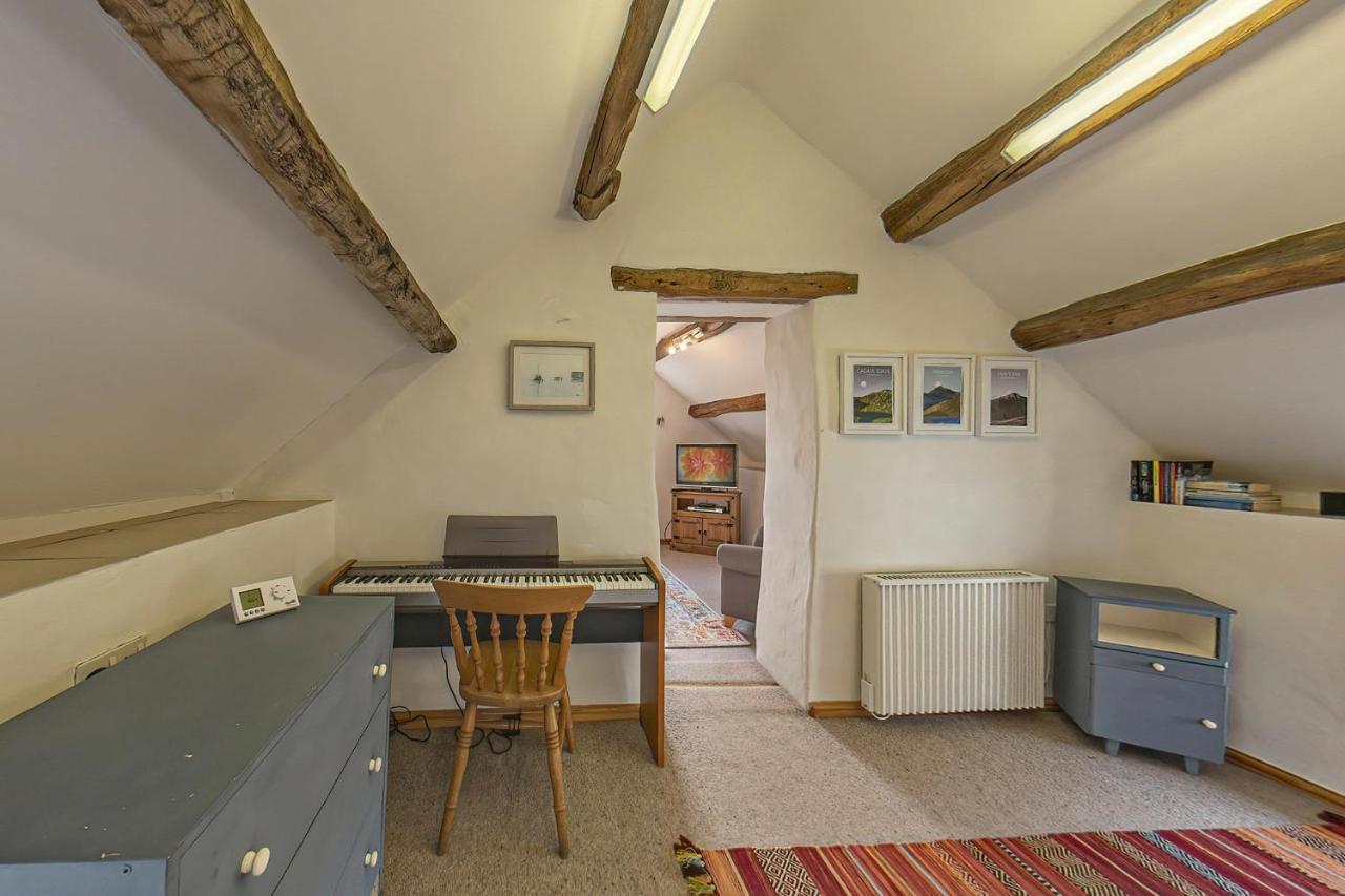 Сasa de vacaciones Beautiful 16th Century Ty Cerrig Cottage, Set In Stunning Grounds With Great Views *