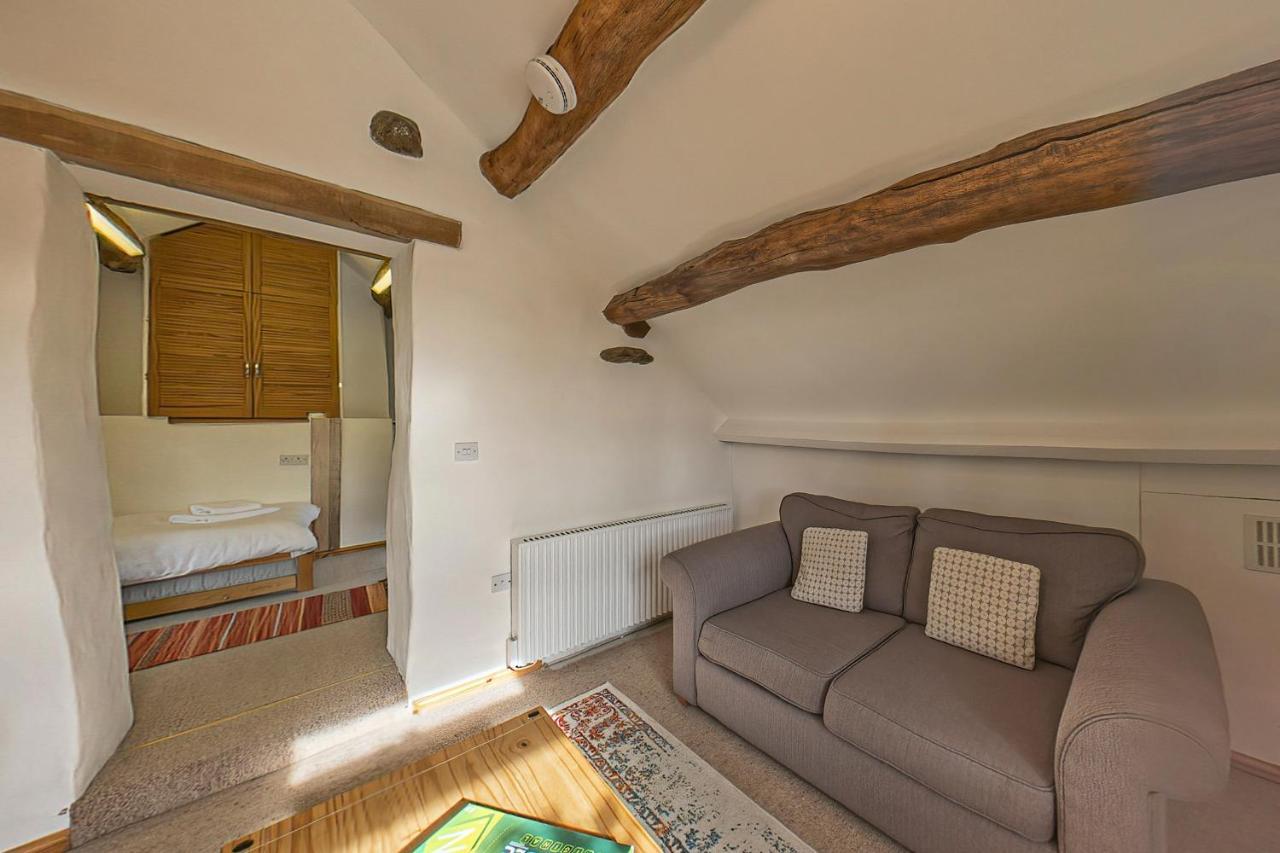 Beautiful 16th Century Ty Cerrig Cottage, Set In Stunning Grounds With Great Views Сasa de vacaciones *