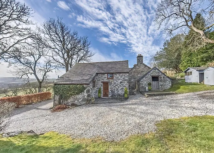 Beautiful 16Th Century Ty Cerrig Cottage, Set In Stunning Grounds With Great Views