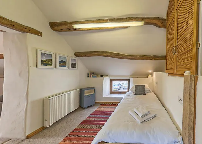 Beautiful 16Th Century Ty Cerrig Cottage, Set In Stunning Grounds With Great Views