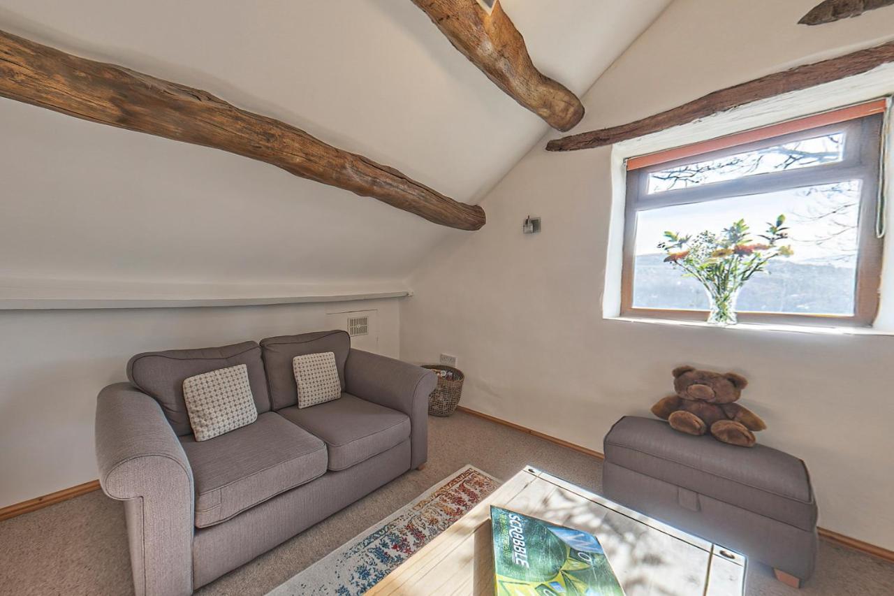 Holiday home Beautiful 16th Century Ty Cerrig Cottage, Set In Stunning Grounds With Great Views *