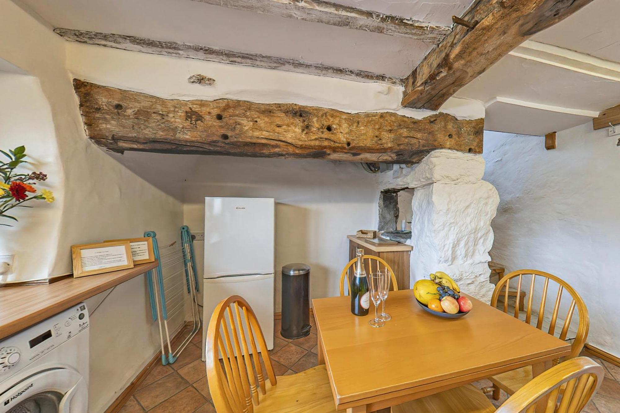 Beautiful 16th Century Ty Cerrig Cottage, Set In Stunning Grounds With Great Views