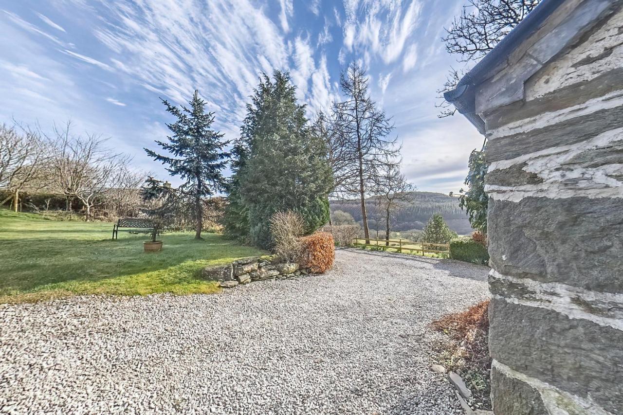 Holiday home Beautiful 16th Century Ty Cerrig Cottage, Set In Stunning Grounds With Great Views