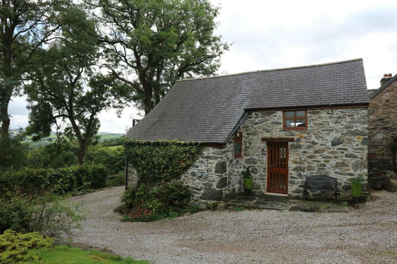 Beautiful 16th Century Ty Cerrig Cottage, Set In Stunning Grounds With Great Views Holiday home *